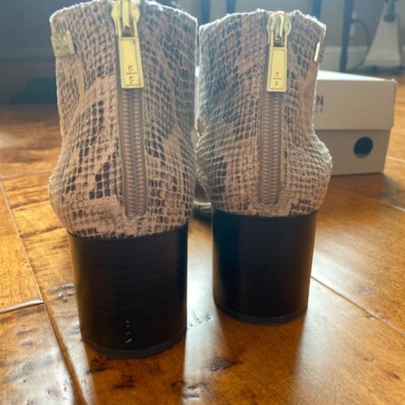 Kenneth Cole Reaction Women"s Cut out bootie Sandal size 7.5 snake skin … - Picture 8 of 9